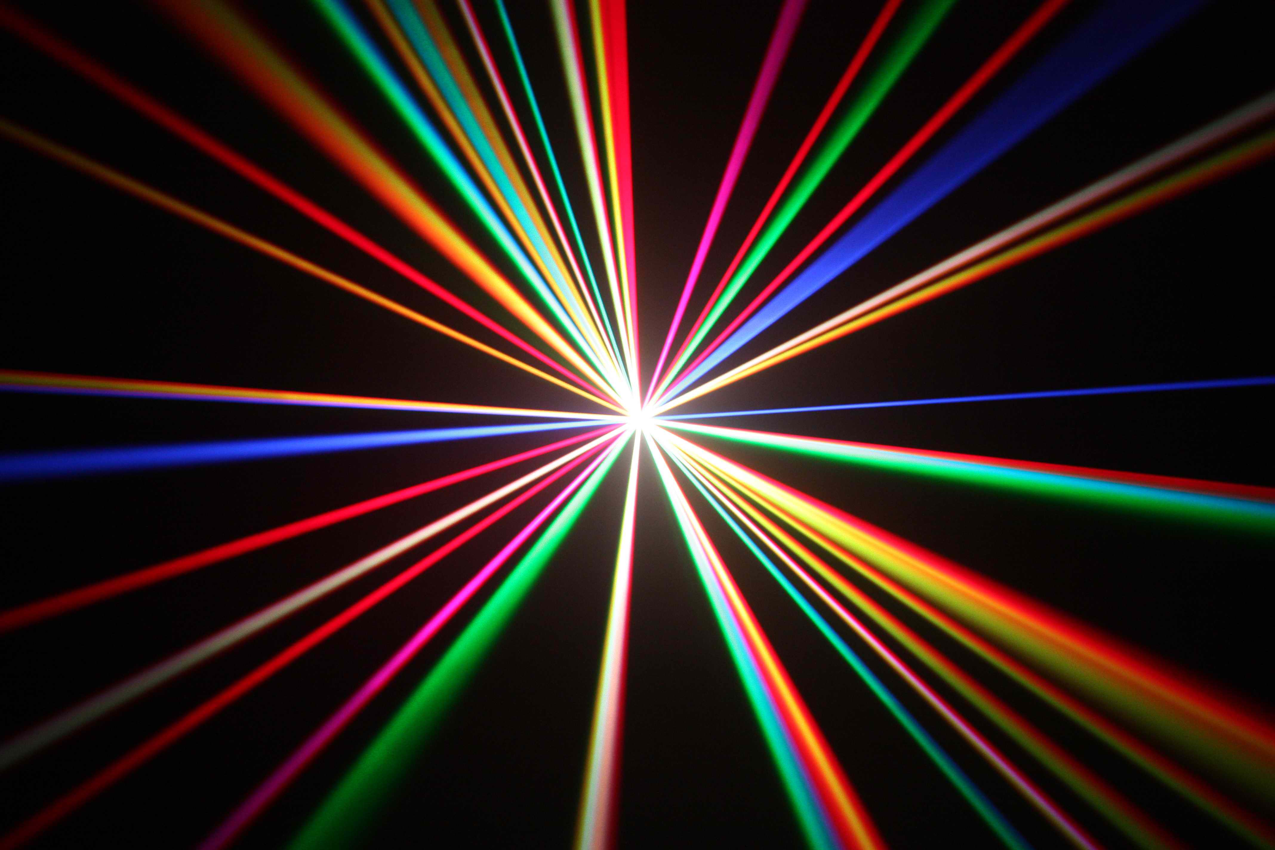 Источник света лазер. Лазерный Луч. Луч лазера. RGB лазер. Лазерное излучение.